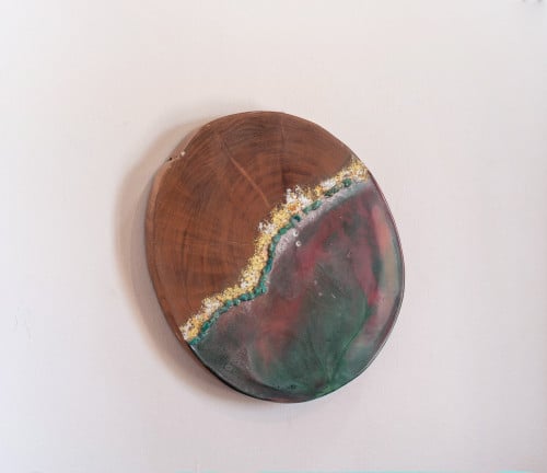 سلابة مطعمة برزن باللون الأخضر والأحمر مع الأحجار...