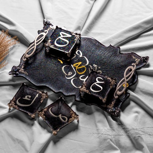 صينية تقديم مع قواعد أكواب من الرزن