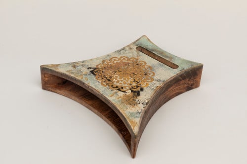 مُكبّر صوت من الخشب الطبيعي والديكوباج