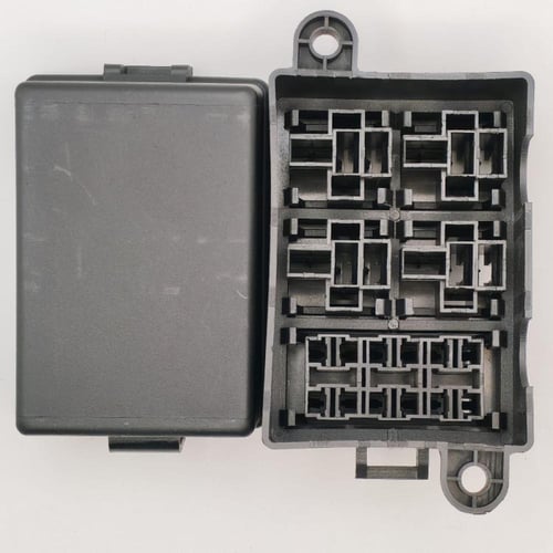 علبة كتاوت و فيوزات (4 كتاوت جمبو و 6 فيوزات مكعب)