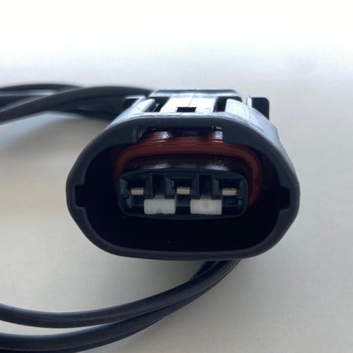 فيش دينمو تويوتا لون فضي (أصلي) مع أسلاك تكسل ١٨قي...