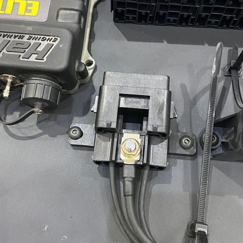 علبة فيوزات معزوله ضد الغبار و الرطوبة و الماء 60...