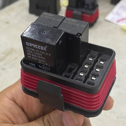 علبة فيوزات/كتاوت معزولة تماماً