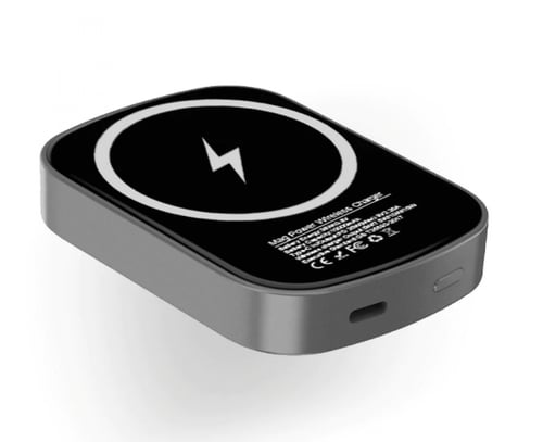 بطارية متنقلة بشحن لاسلكي بخاصية الماج سيف بلون (...