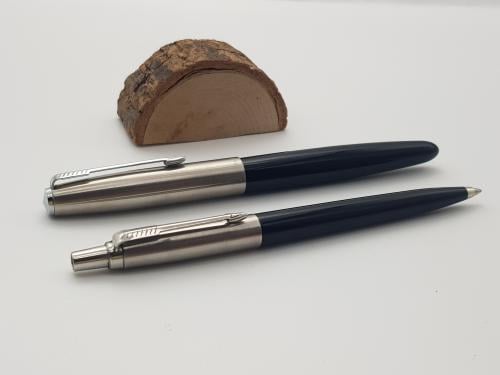 A Parker pen 21