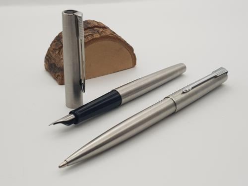 A Parker pen 15
