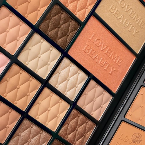 باليت 4 في 1 ظل عيون + أحمر خدود+ كنتور + اضاءة من...