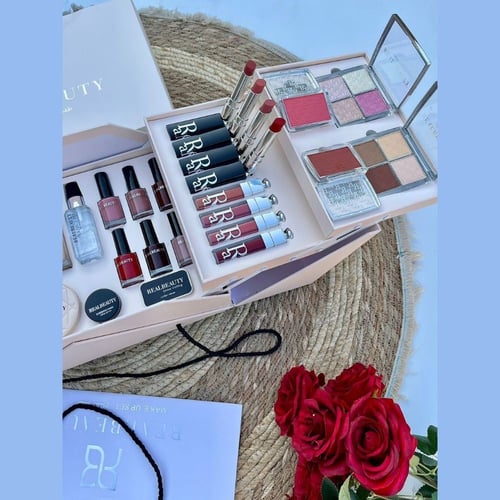 طقم مكياج من ريال بيوتي الاكثر فخامه