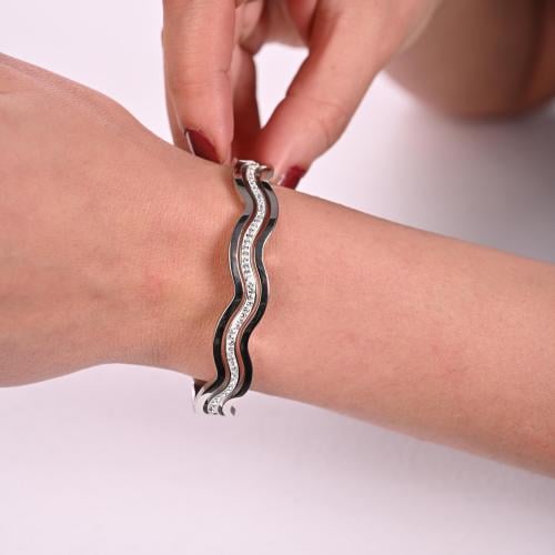 أسوارة نسائية لون فضي من لادون