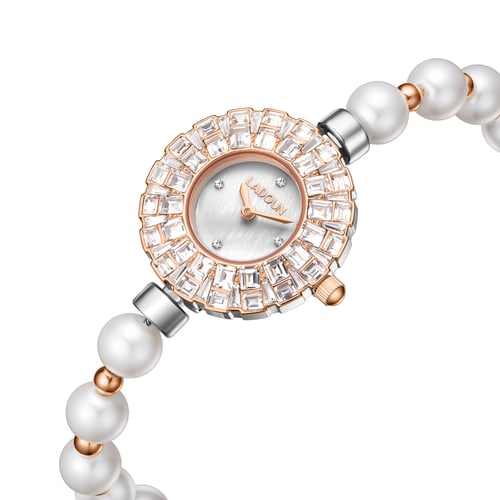 ساعة نسائية مزينة باللؤلؤ الأبيض من لادون