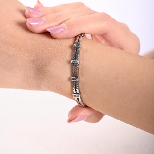 أسوارة نسائية لون فضي من LADOUN