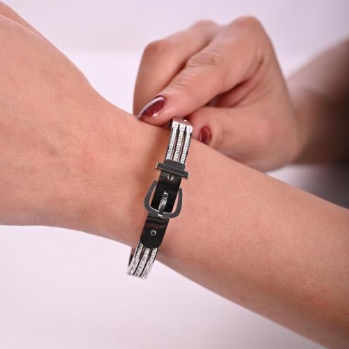 أسوارة نسائية لون فضي من لادون