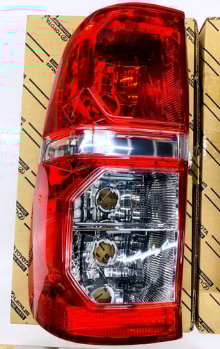 اسطب خلفي هايلكس اصلي وكالة 2012 - 2015