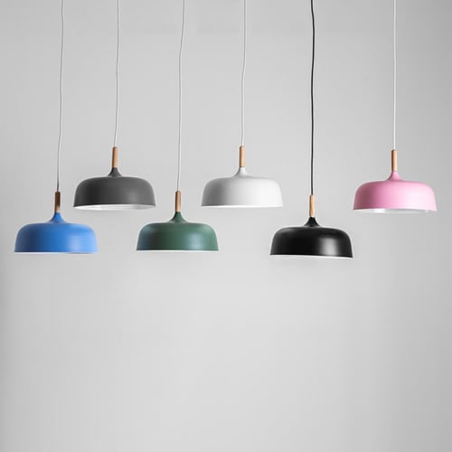 علاقية مفرد أسود بقاعدة خشبية