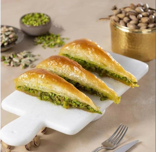 بقلاوة مثلثات