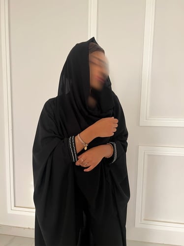 عباية بشت مع كلفة في الأكمام