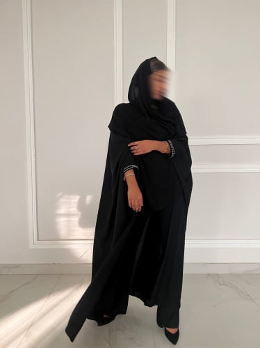عباية بشت مع كلفة في الأكمام