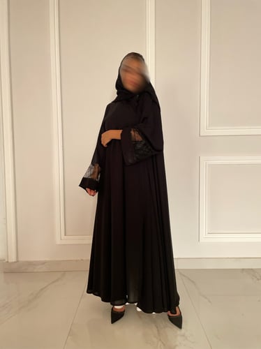 عباية كلوش مع تفاصيل بالكم