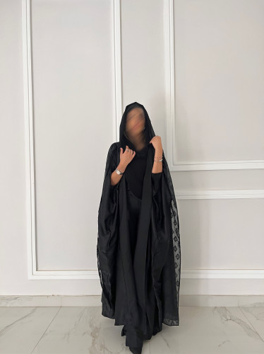 عباية سوداء مميزة