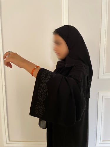عباية مطرزة سوداء