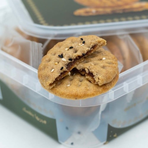 معمول كليجا بحبة البركة والسمسم بحشوة التمر - بر