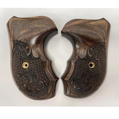 مقبض سمث اند ويسون ربع خشب احمر معرق بنقش امريكي ا...