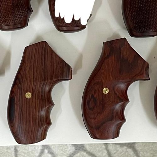 مقبض شارتر خشب عريض (قد يختلف تعريق الخشب لكونه طب...