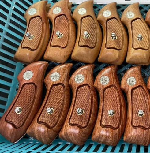 مقبض سمث خشب ، لون فاتح ختم فضي جديد