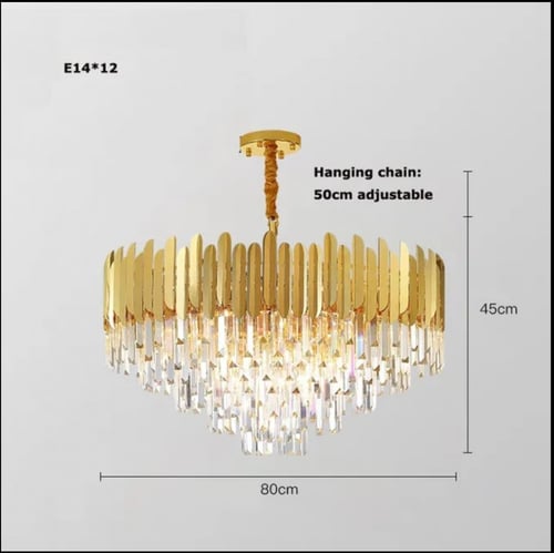 ثريات كريستال تتألق عبر الطبقات من الكريستال مما ي...