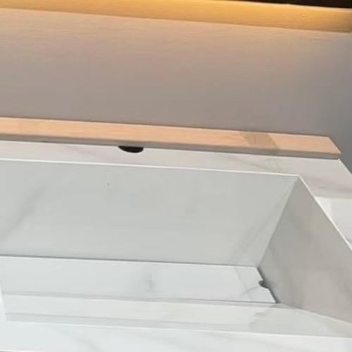 مغسلة لون ابيض مرخم فاخرة مع مرآة LED – تصميم عصري...
