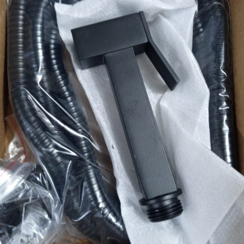 راس شطاف مع لي اسود