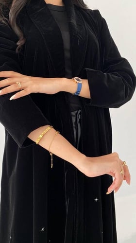 عبايه مخمل بتطريز