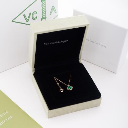 عقد الوردة الصفير ذهب عيار 18