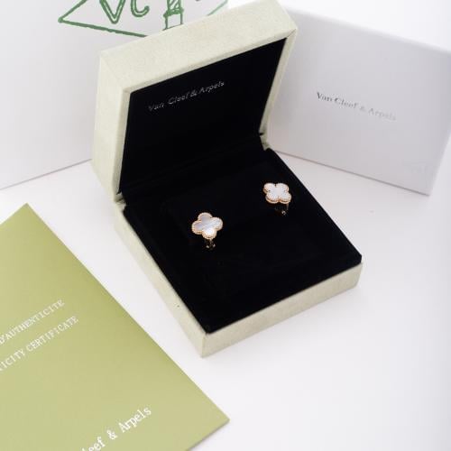 حلق الوردة سوبر ماستر ذهب عيار 18