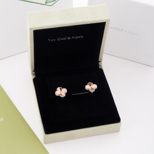 حلق الوردة ذهب عيار 18