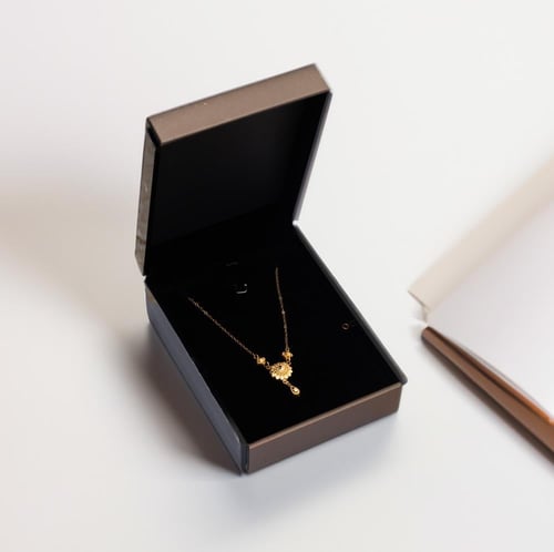 عقد ذهب عيار 21