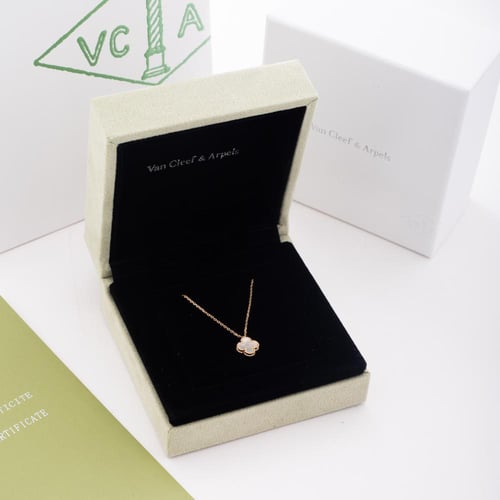 عقد الوردة الصغير ذهب عيار 18