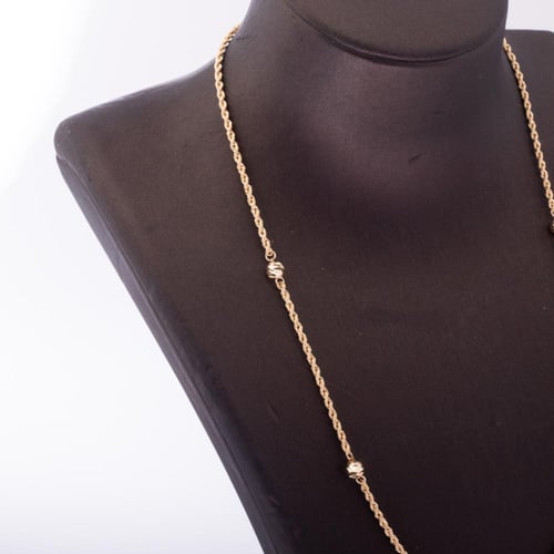 عقد ذهب عيار 18