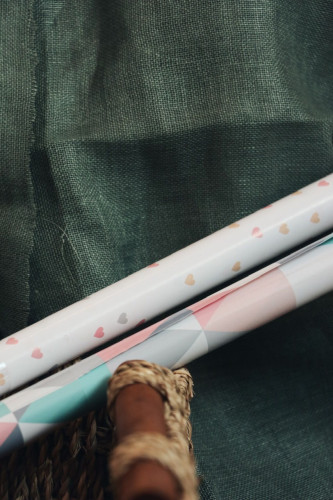 ورق تغليف هدايا بألوان زاهية | زَهر