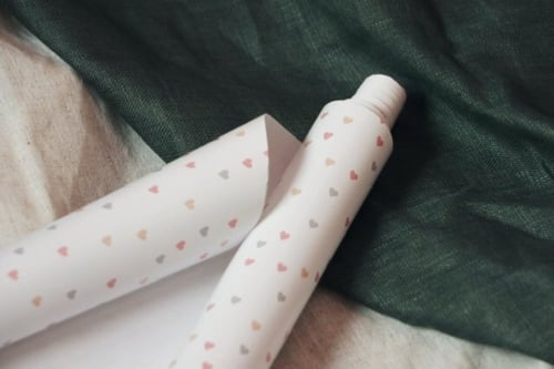 ورق تغليف هدايا بألوان زاهية | زَهر