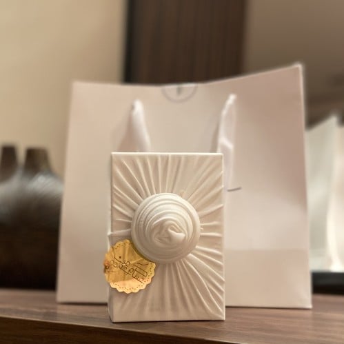 Gift wrapping service + greeting card