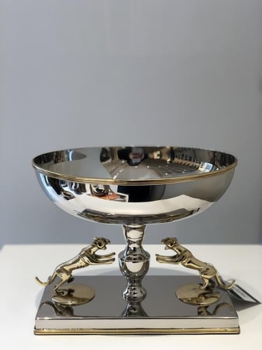 حامل فضي بشكل انيق بحجم متوسط