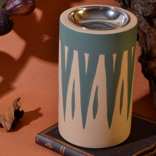 مبخرة بخطوط طولية مميزة