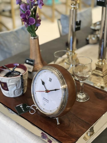 ساعه مكتبيه بحزام بني جلد