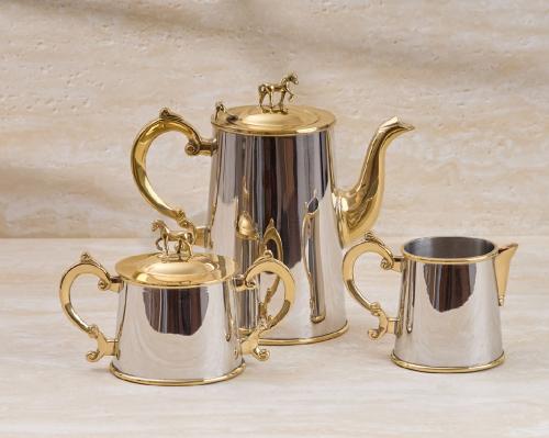 طقم شاي يضفي أجواء من الأناقة