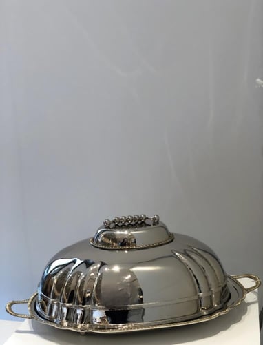 صينيه فاخره بغطاء فضي