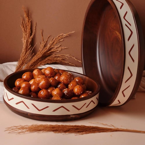 وعاء قطعه واحدة وسط