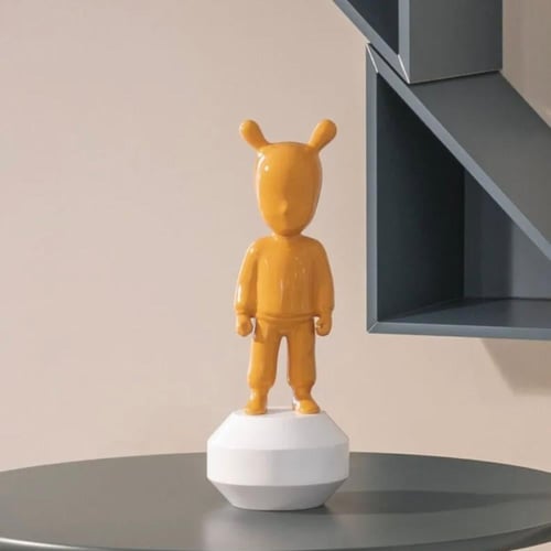 لادرو تمثال الضيف البرتقالي نموذج صغير