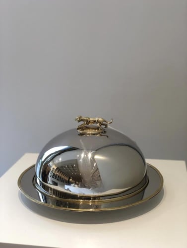 حامل كيك بغطاء و بتصميم ملكي