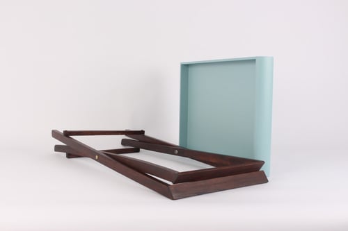 صينية بحامل قابل للطي